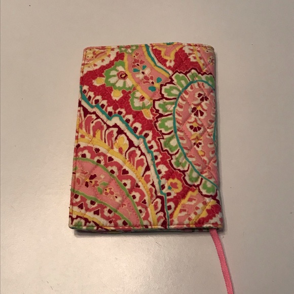 Preowned Vera Bradley soft back book cover. - Picture 3 of 3